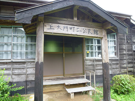 咬1